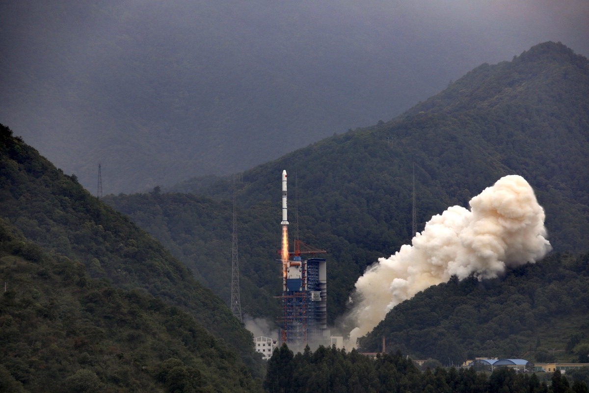 7.26长二丙火箭于西昌卫星发射中心“一箭三星”成功发射